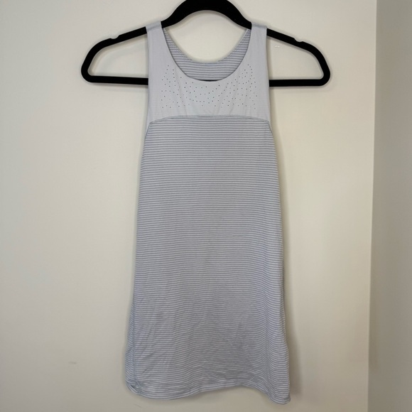 Lululemon Clip-In Tank in "Silver Spoon" Gray - Fits Size S 4/6 Rare Lulu Find - Picture 4 of 10